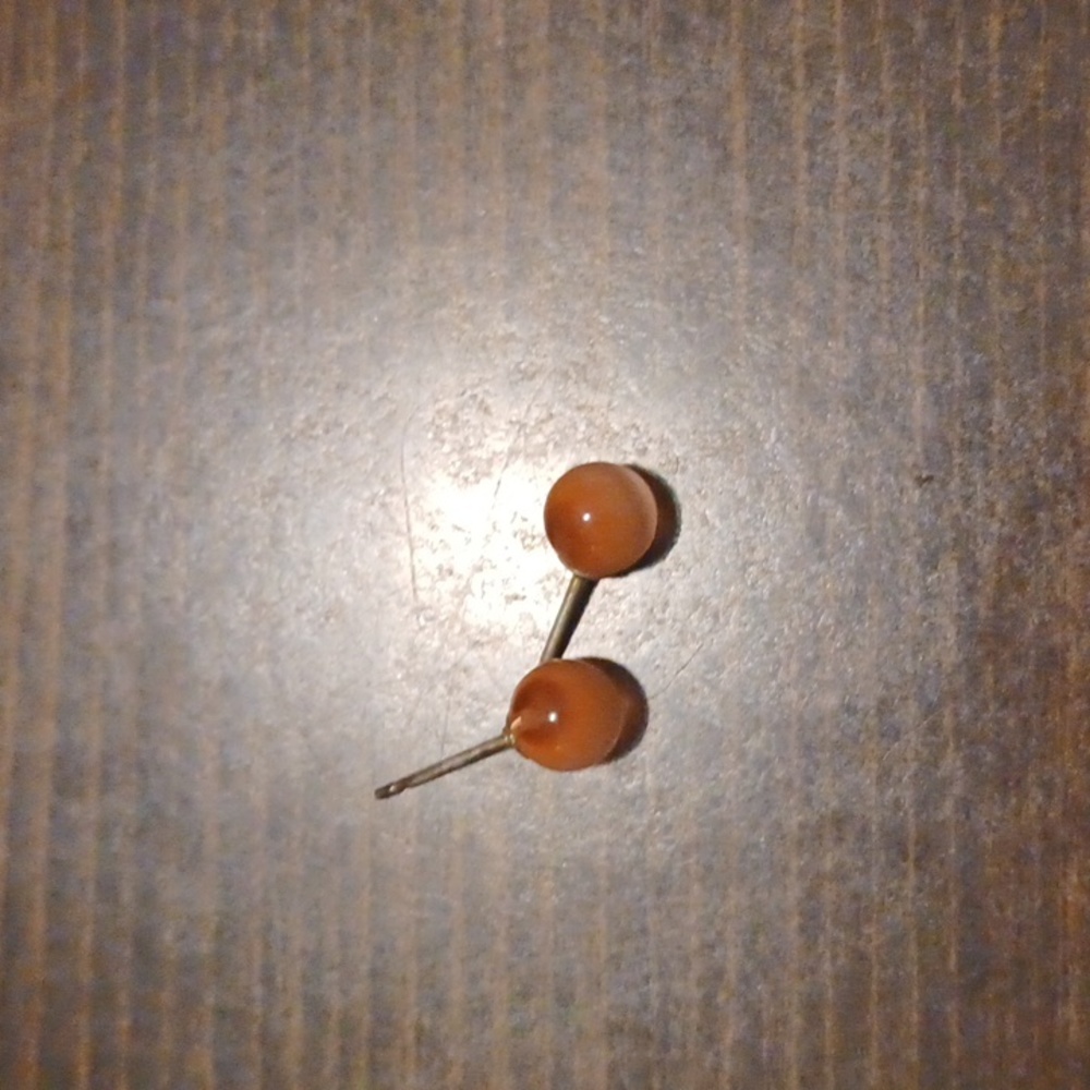 Pink studs - Picture 2 of 2